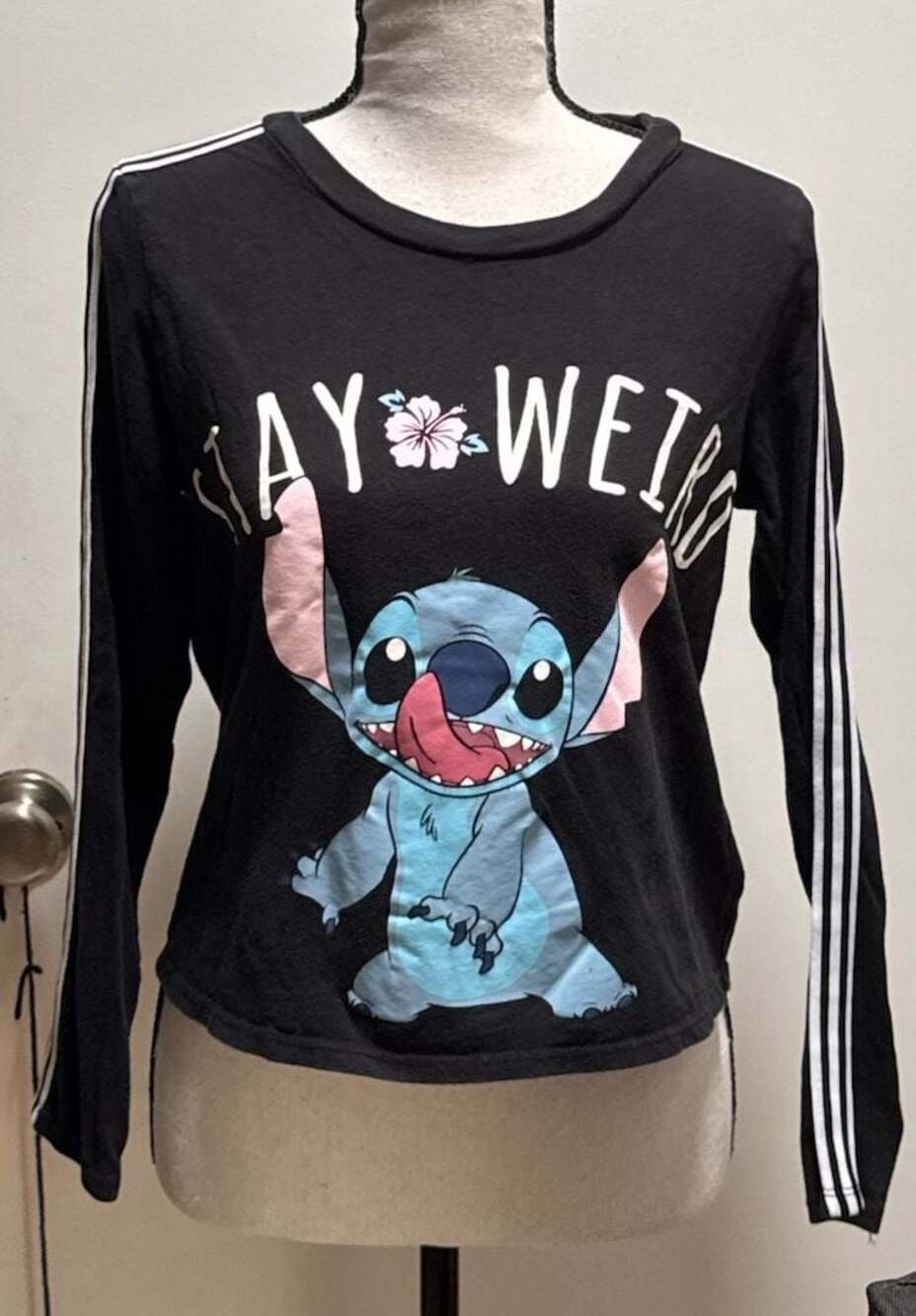 Disney Lilo & Stitch Stay Weird Long Sleeve Graphic Tee, Side Taping small